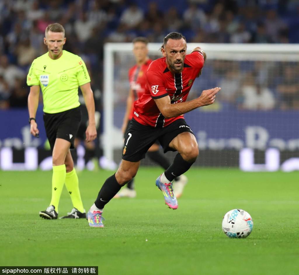 西班牙人对决瓦伦西亚：西甲赛场上演激烈对抗