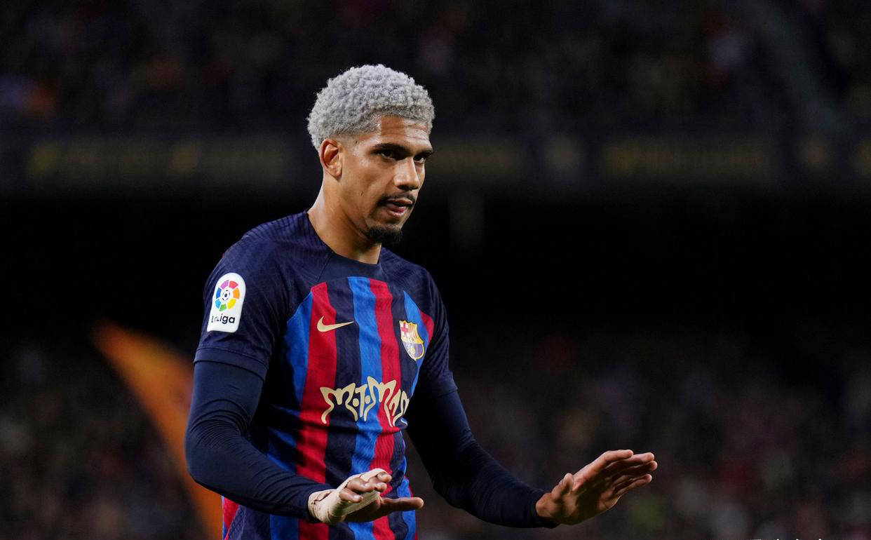 国米与巴萨铁闸互换提上日程，英超门将或加盟，布罗佐维奇或重返意甲尤文